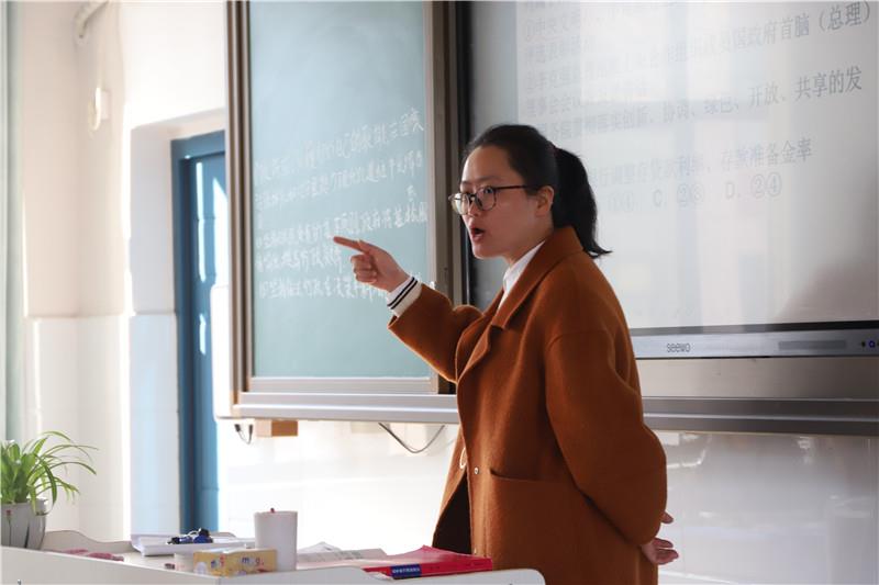 堅(jiān)定信仰，立德樹(shù)人